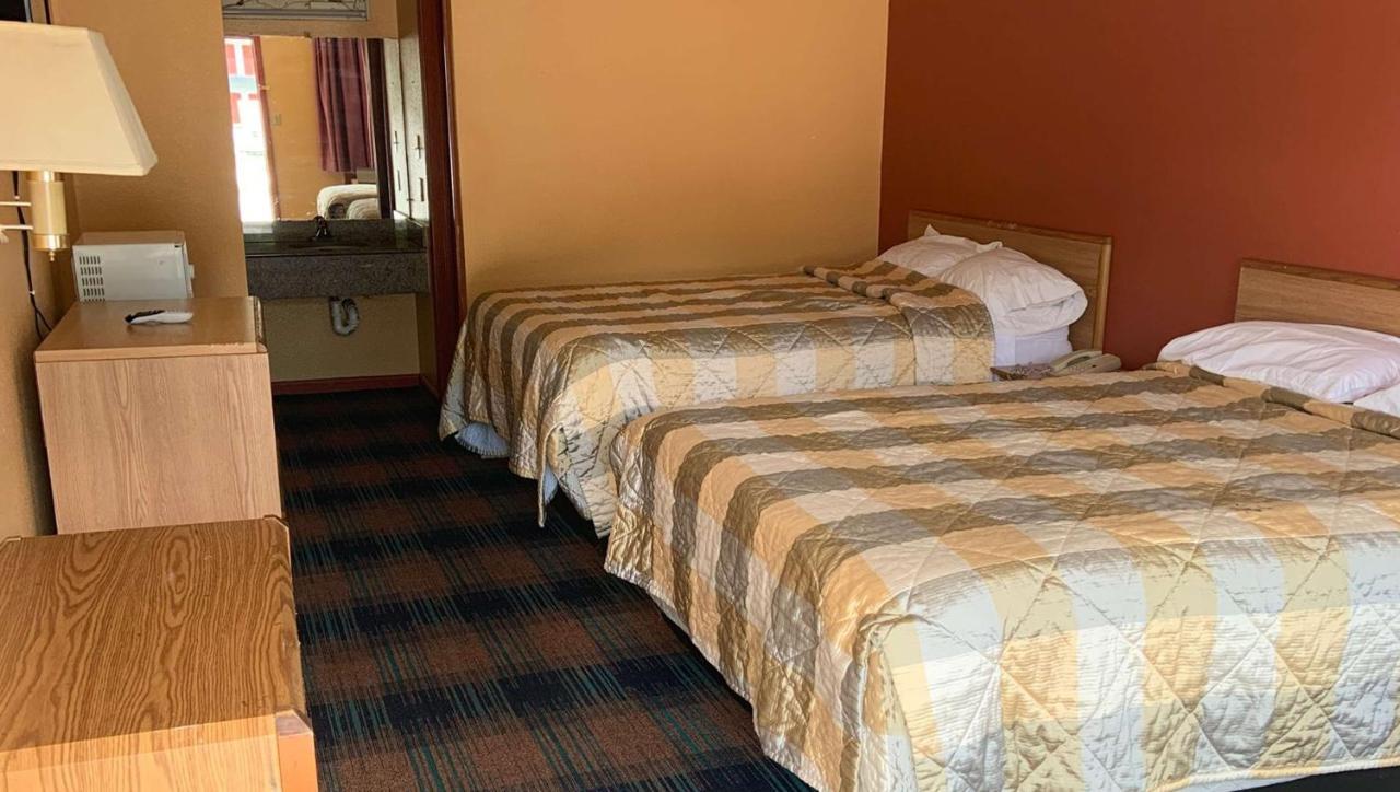 Luxury Inn פורסט סיטי מראה חיצוני תמונה