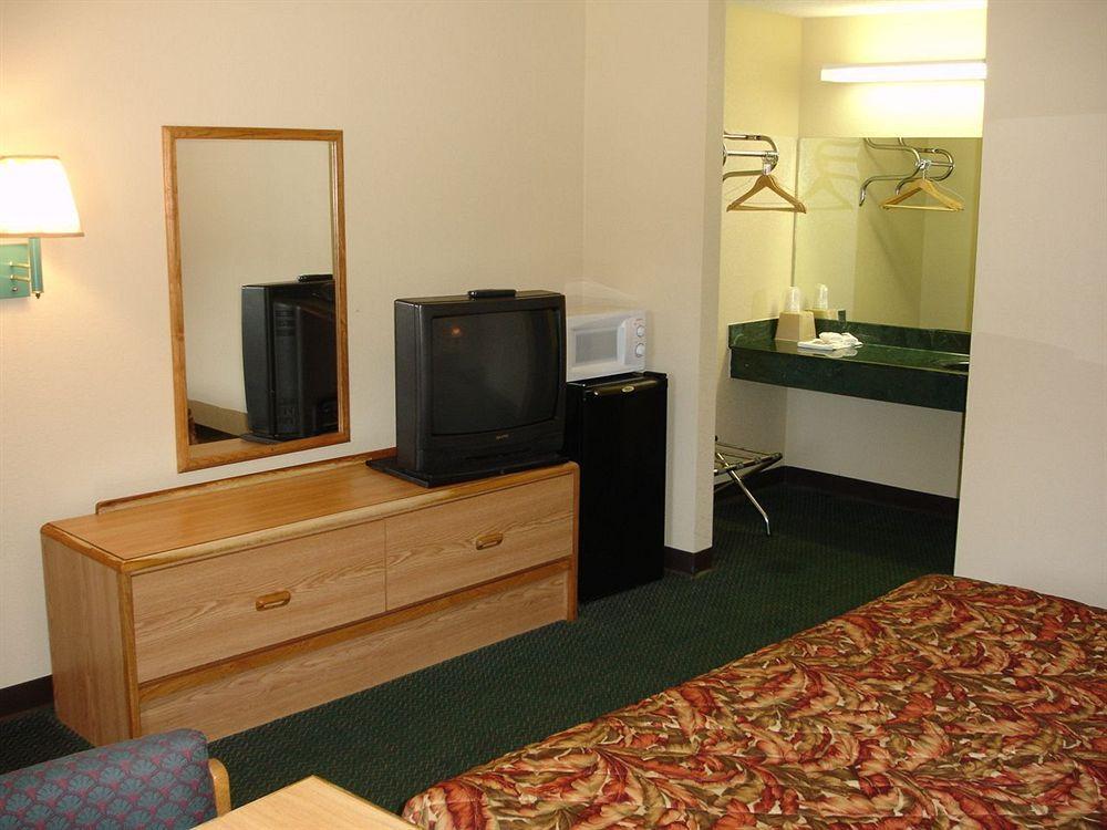 Luxury Inn פורסט סיטי חדר תמונה