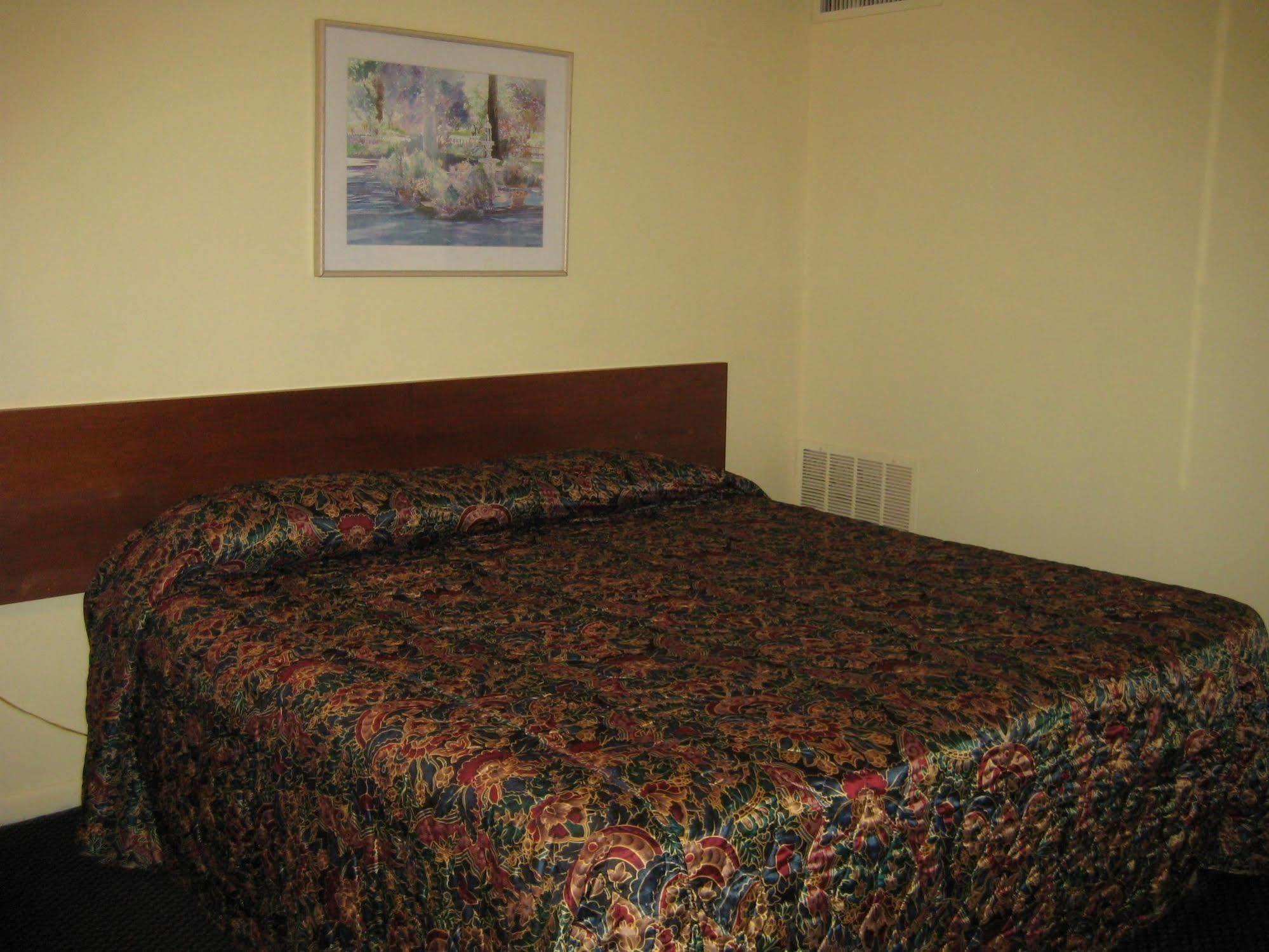 Luxury Inn פורסט סיטי מראה חיצוני תמונה